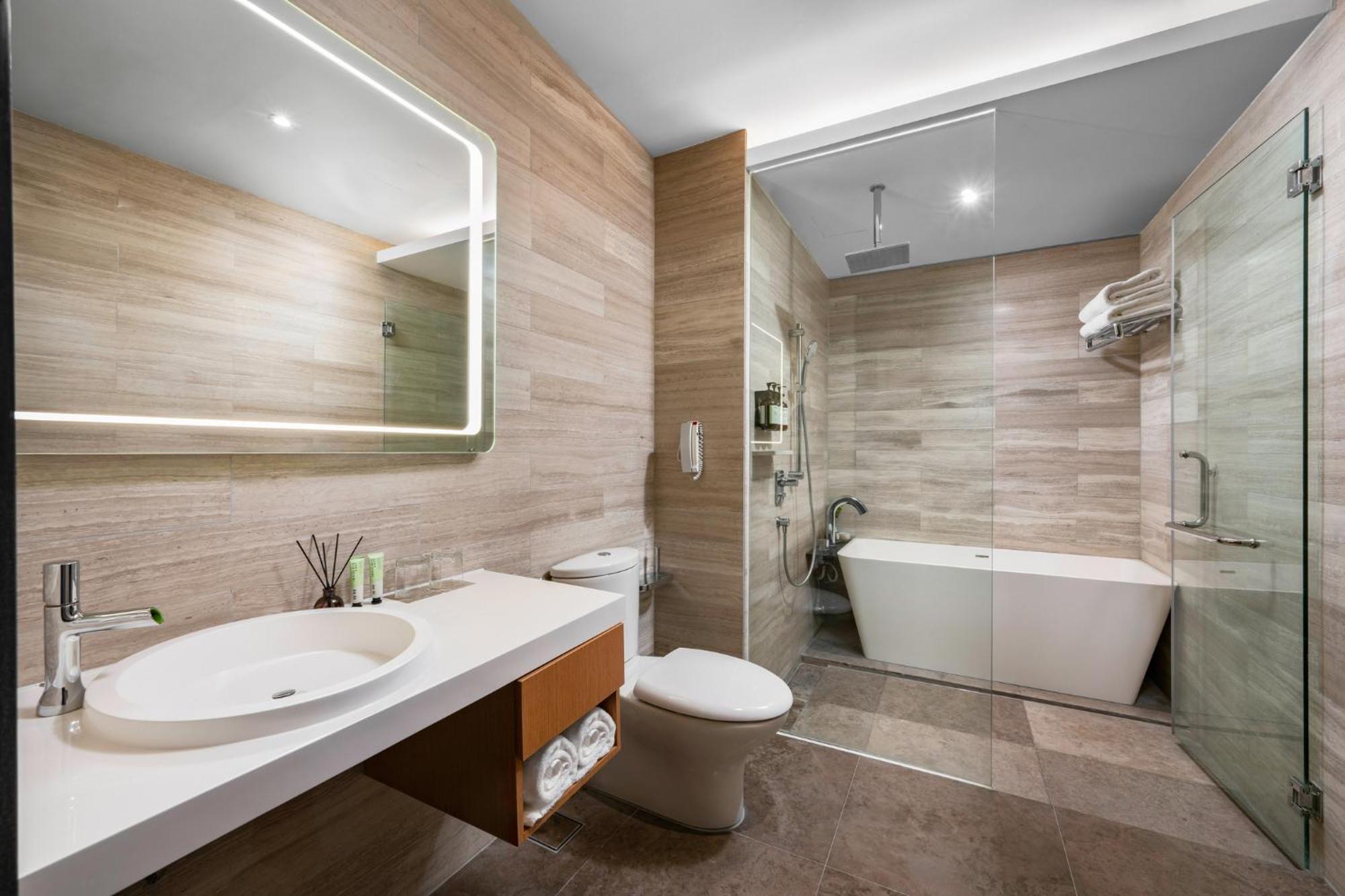 Fraser Place Puteri Harbour Nusajaya  Exterior photo Bathroom