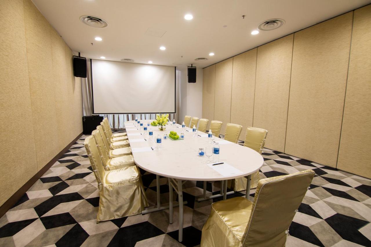 Fraser Place Puteri Harbour Nusajaya  Exterior photo Meeting room